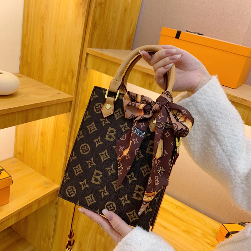 Trendy Oversized Shopper Tote Bag - Elegant Casual Handbag with High-End Designer Solid Color Finish
Trendy Oversized Shopper Tote Bag - Elegant Casual Handbag with High-End Designer Solid Color Finish