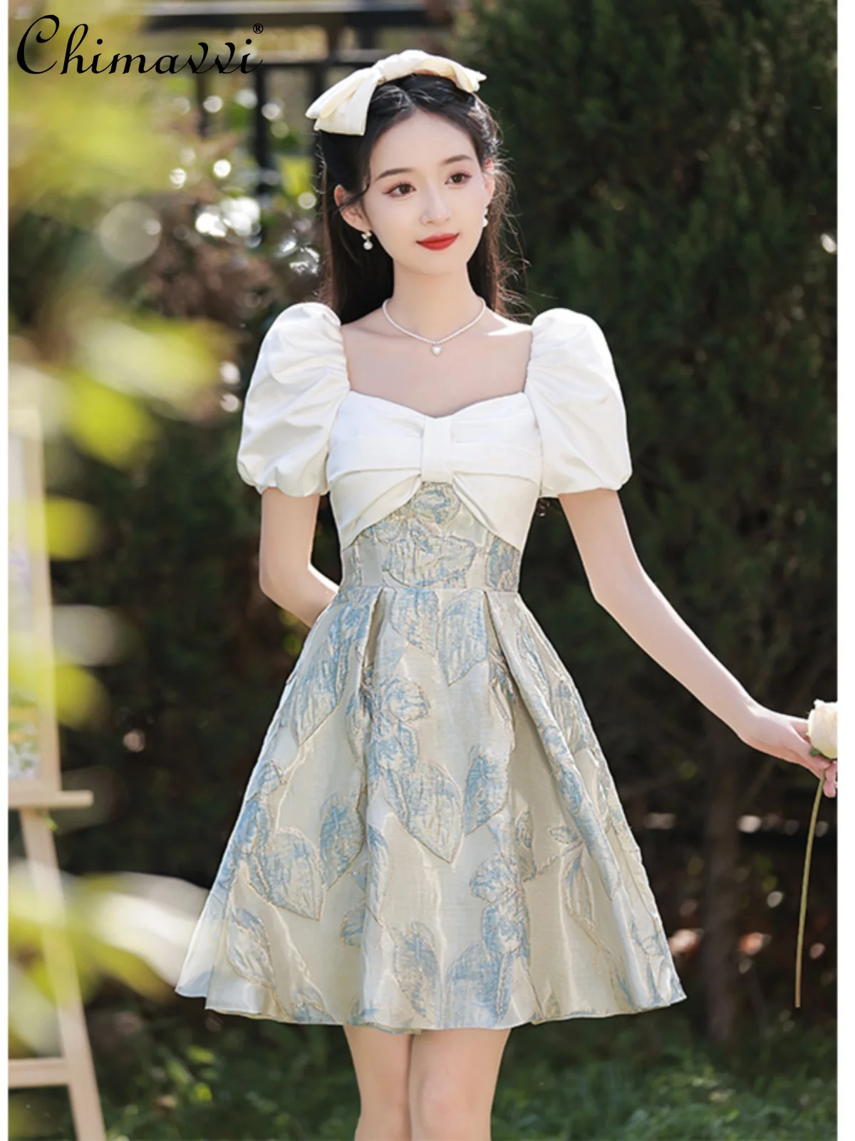 French Elegant Retro Jacquard Square Collar Puff Sleeve Backless High Waist A-Line Sweet Princess Short Dress Women Summer 2024
French Elegant Retro Jacquard Square Collar Puff Sleeve Backless High Waist A-Line Sweet Princess Short Dress Women Summer 2024