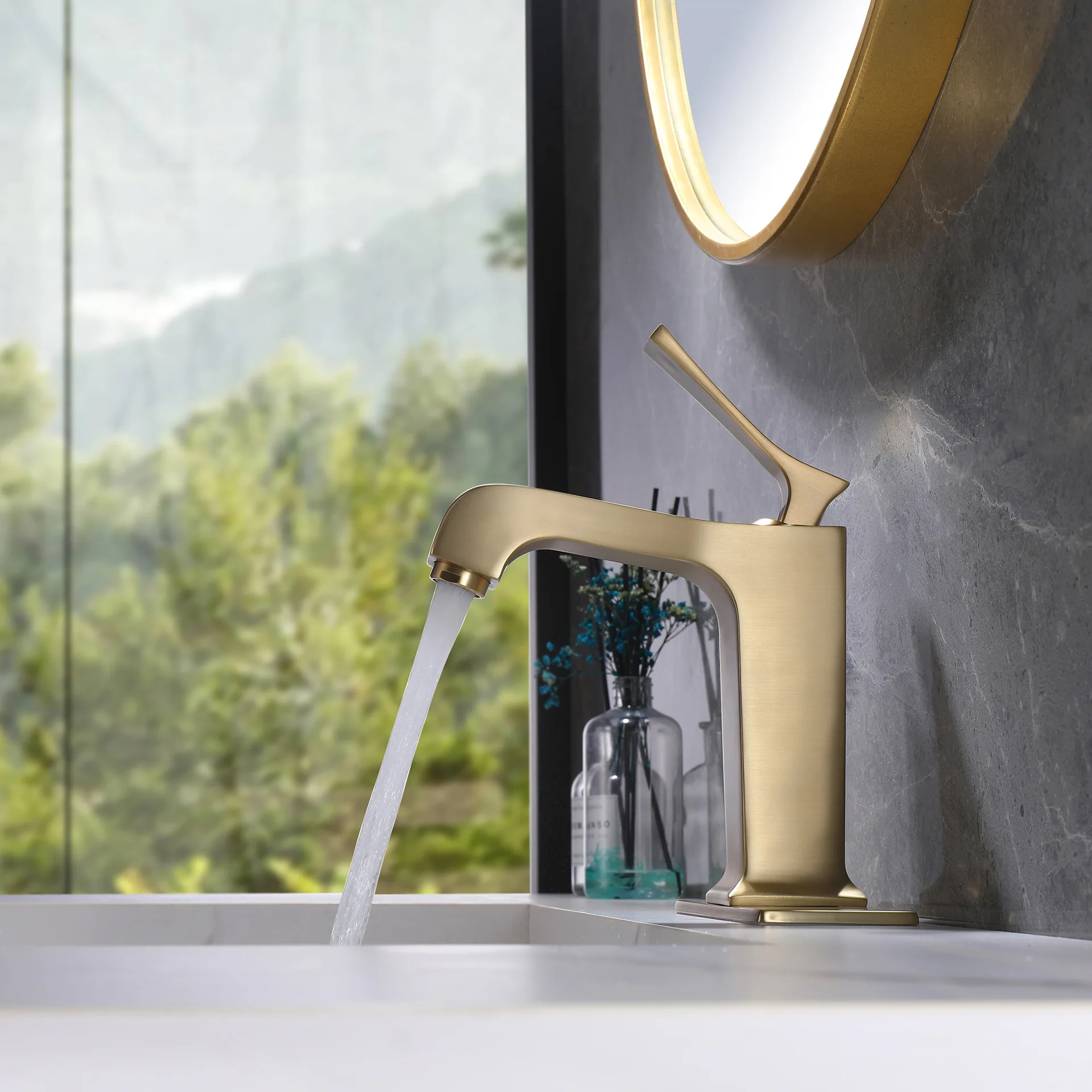 Luxury Brushed gold Brass Bathroom sink faucet One Hole One Handle Cold hot water Basin mixer Tap High Quality Modern design
Luxury Brushed gold Brass Bathroom sink faucet One Hole One Handle Cold hot water Basin mixer Tap High Quality Modern design