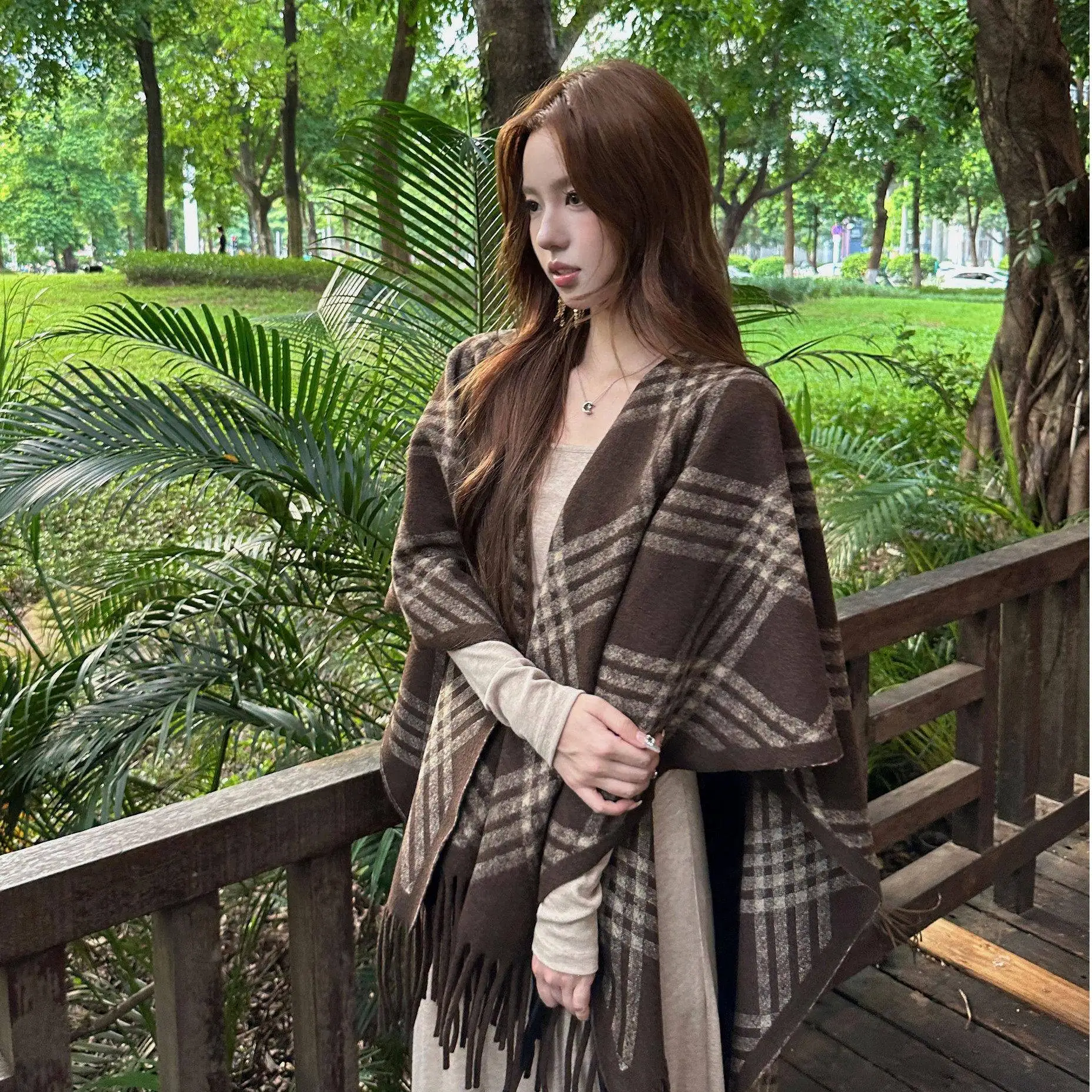 2025 New Women's Shawl Winter Warmth Tassel Cowl Neck Outerwear Photography Prop Fashionable Geometric Patterned Wrap Scarf
2025 New Women's Shawl Winter Warmth Tassel Cowl Neck Outerwear Photography Prop Fashionable Geometric Patterned Wrap Scarf