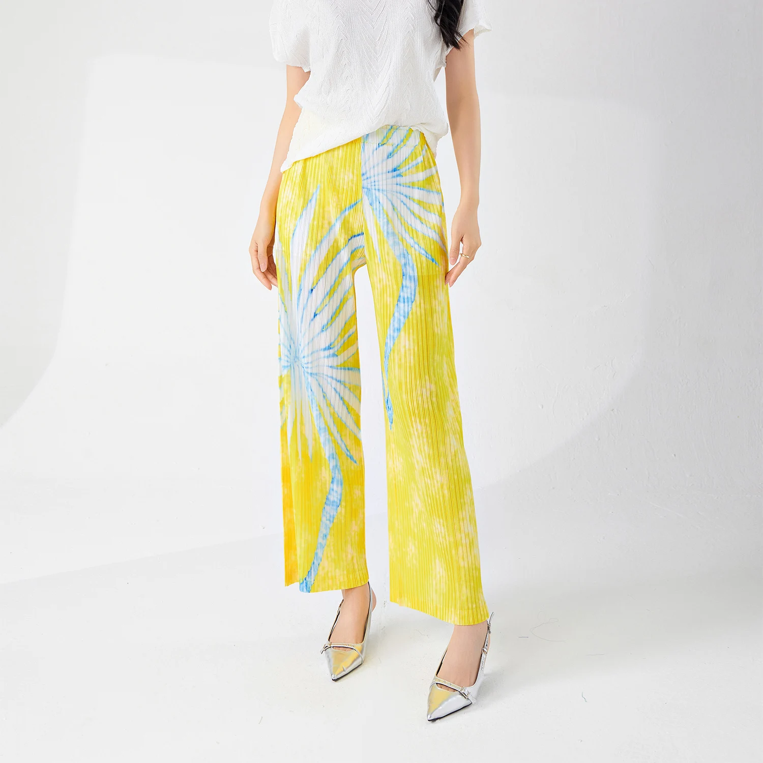2025 Women Elegant Pleated Pants Miyake Style Elastic Printed Design High Waist Loose Casual Summer ODM Western Style
2025 Women Elegant Pleated Pants Miyake Style Elastic Printed Design High Waist Loose Casual Summer ODM Western Style