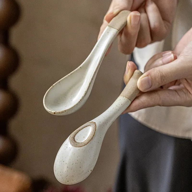 Винтажная ложка ручной работы из грубой керамики с короткой ручкой, ложка для супа, ложка с плоским дном, ложка для риса, матовая матовая керамическая ложка ZI173
Винтажная ложка ручной работы из грубой керамики с короткой ручкой, ложка для супа, ложка с плоским дном, ложка для риса, матовая матовая керамическая ложка ZI173