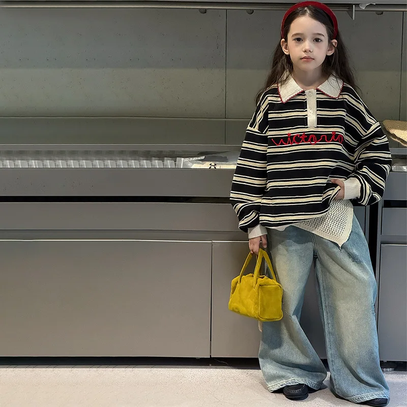 Комплект из трех предметов для девочек, осень 2024, новый корейский свободный полосатый топ с лацканами и длинными рукавами, повседневные брюки с занавеской
Комплект из трех предметов для девочек, осень 2024, новый корейский свободный полосатый топ с лацканами и длинными рукавами, повседневные брюки с занавеской