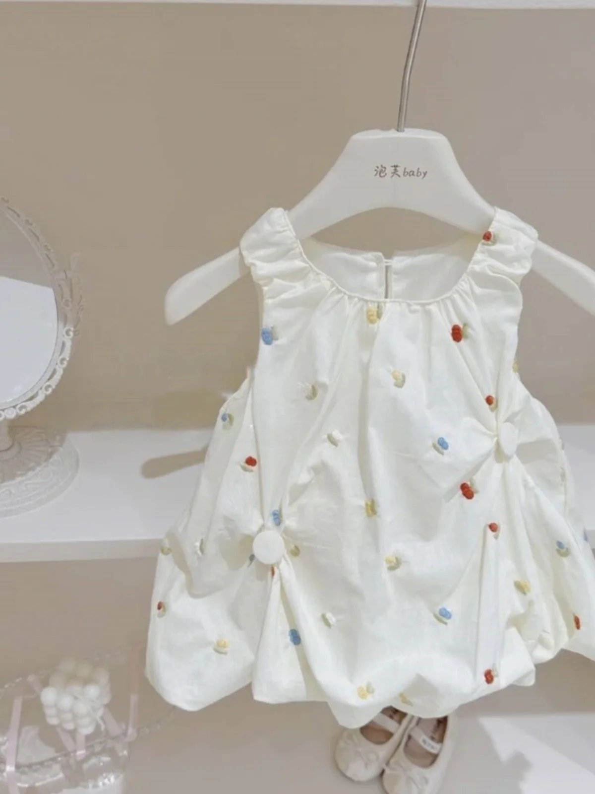 Korean Style Baby Girl Summer Dress Strap Vest Dress Fashionable Princess Skirt Sweet Style New Arrival 2024 Silk Material
Korean Style Baby Girl Summer Dress Strap Vest Dress Fashionable Princess Skirt Sweet Style New Arrival 2024 Silk Material