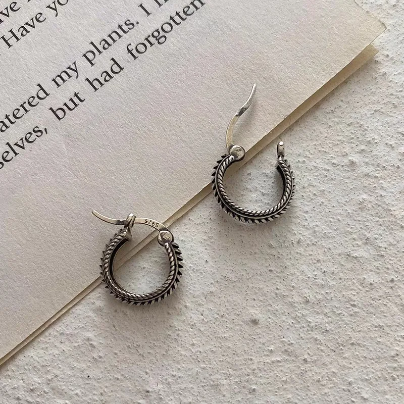 Vintage Distressed Metal Hoop Earrings Unisex Retro Court Gothic Punk Ear Buckle Trendy Personalized Ear Jewelry Gift
Vintage Distressed Metal Hoop Earrings Unisex Retro Court Gothic Punk Ear Buckle Trendy Personalized Ear Jewelry Gift