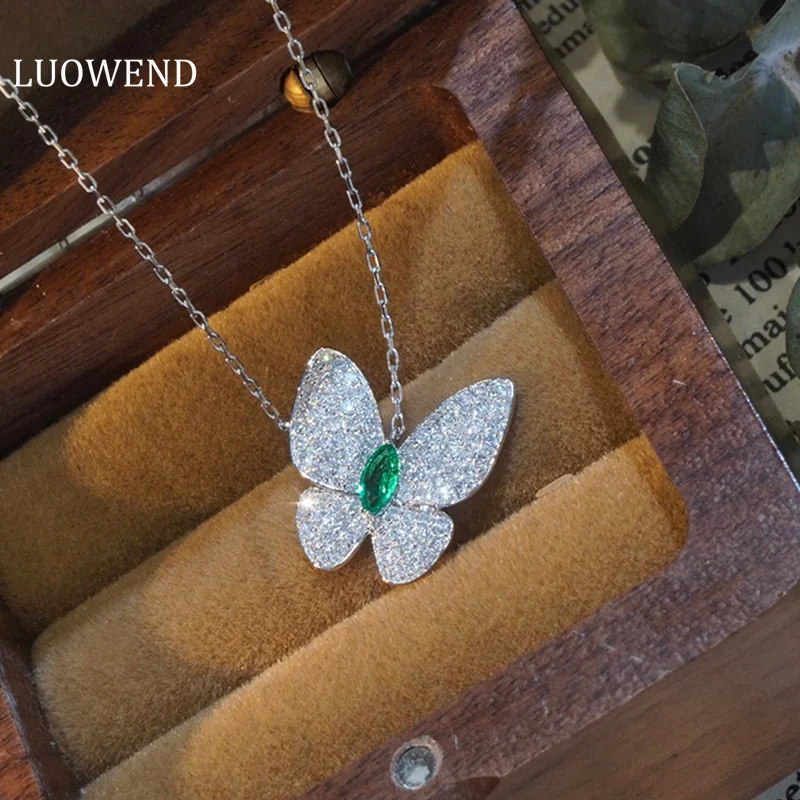 LUOWEND 18K White Gold Necklace Elegant Butterfly Shape Natural Emerald Real Diamond Necklace for Women Wedding Gemstone Jewelry
LUOWEND 18K White Gold Necklace Elegant Butterfly Shape Natural Emerald Real Diamond Necklace for Women Wedding Gemstone Jewelry