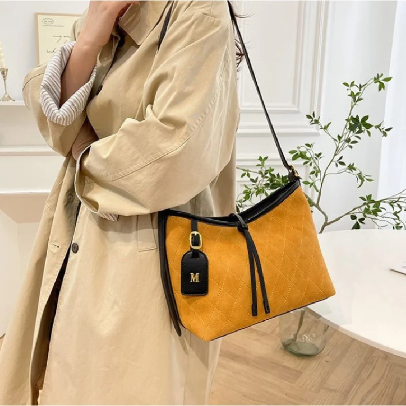 Women's Handbag Crafted From Sheepskin Leather Featuring Casual Podgorica Vintage Spacious Soft Modern Look
Women's Handbag Crafted From Sheepskin Leather Featuring Casual Podgorica Vintage Spacious Soft Modern Look
