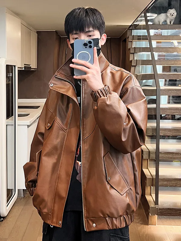 Коричневая мужская куртка из искусственной кожи в американском стиле, повседневная, мотоциклетная, осенне-зимняя, стильная верхняя одежда
Коричневая мужская куртка из искусственной кожи в американском стиле, повседневная, мотоциклетная, осенне-зимняя, стильная верхняя одежда