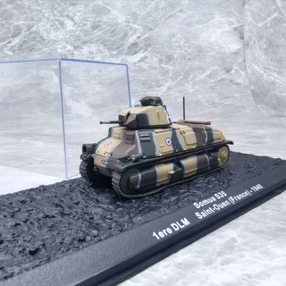 Модель танка Somua 35 французского производства, масштаб 1/72, номер 14, 1940 год (корпус из сплава + пластик), коллекционная модель.
Модель танка Somua 35 французского производства, масштаб 1/72, номер 14, 1940 год (корпус из сплава + пластик), коллекционная модель.