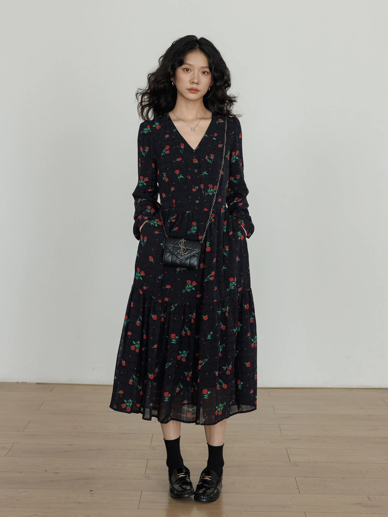 Spring V-Neck Long Sleeve Floral Print Slimming Gentle Style Women's Dress High Waist A-Line Skirt Casual Fashion Commute
Spring V-Neck Long Sleeve Floral Print Slimming Gentle Style Women's Dress High Waist A-Line Skirt Casual Fashion Commute