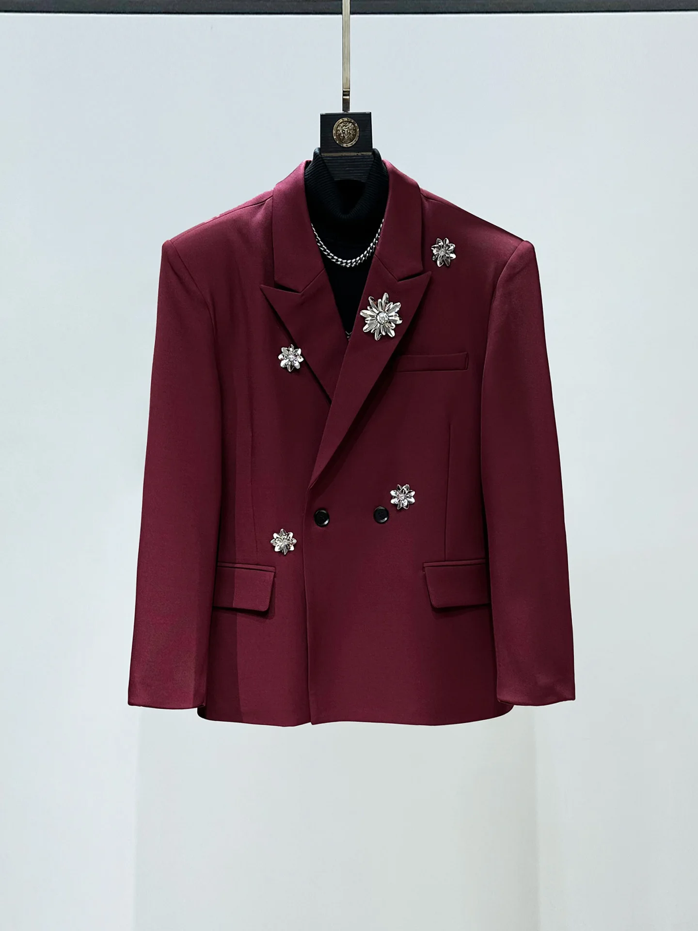 Red Metal Flower Pin Men's Tailored Suit Jaet oulder Padded Classic Double-Breasted Casual Sle Spring Autumn Wear
Red Metal Flower Pin Men's Tailored Suit Jaet oulder Padded Classic Double-Breasted Casual Sle Spring Autumn Wear