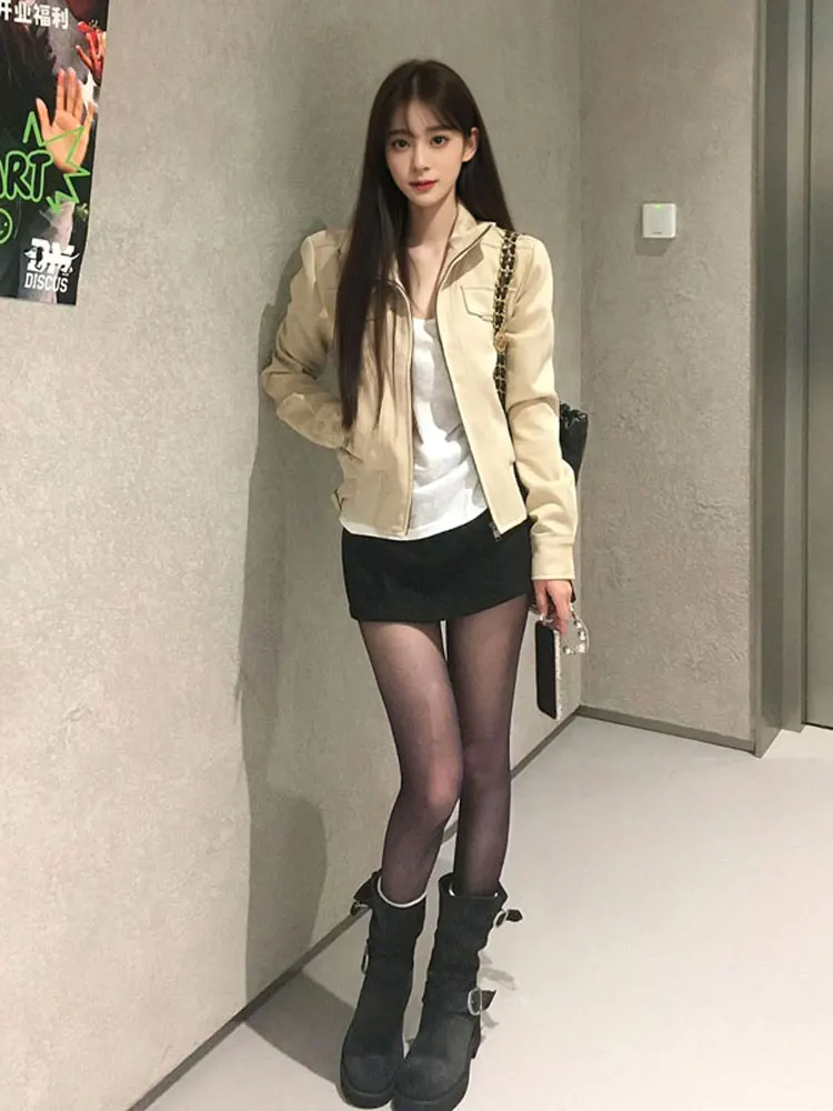 Chic American Retro Jacket Outerwear Stylish Commute Style Zipper Closure Short Sleeve Long Zipper High Collar Color
Chic American Retro Jacket Outerwear Stylish Commute Style Zipper Closure Short Sleeve Long Zipper High Collar Color