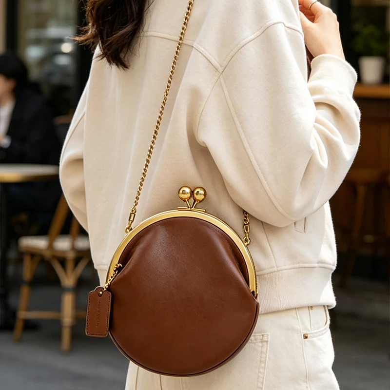 Fashion Niche Designer Clip-on Shoulder Bag Women Pu Leather Shell Handbag Simple Versatile Evening Chain Bag Elegant Clutch Bag
Fashion Niche Designer Clip-on Shoulder Bag Women Pu Leather Shell Handbag Simple Versatile Evening Chain Bag Elegant Clutch Bag