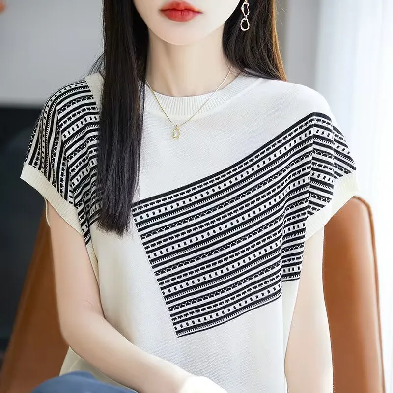 2025 Summer Women's New Knitted Shirt Short Sleeve Loose Hoodie Lyocell Black and White Short Sleeve T-shirt Round Neck Thin Top
2025 Summer Women's New Knitted Shirt Short Sleeve Loose Hoodie Lyocell Black and White Short Sleeve T-shirt Round Neck Thin Top