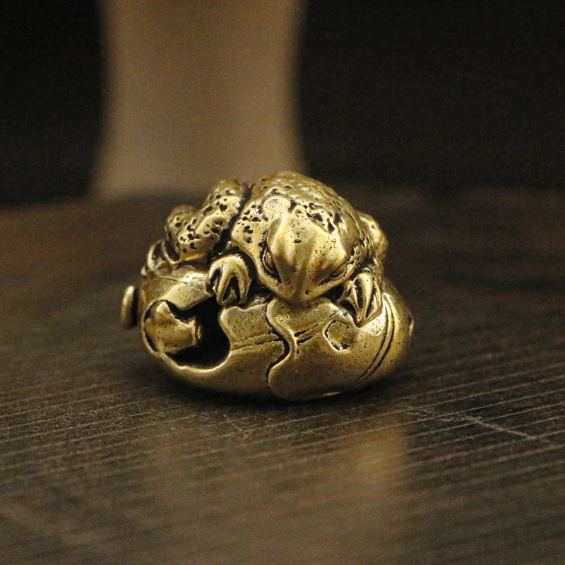 New Creative Brass Lotus Leaf Frog Small Lucky Golden Toad Desktop Decoration Copper Ornament
New Creative Brass Lotus Leaf Frog Small Lucky Golden Toad Desktop Decoration Copper Ornament