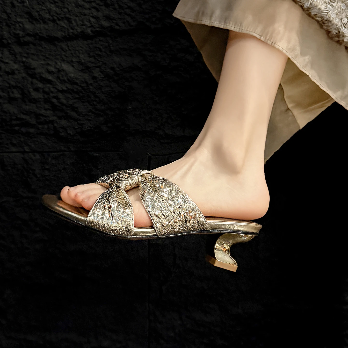 2026 new summer women sandals natural leather 22-24.5cm cowhide+pigskin+sheepskin cross-strap mules high heel women slippers
2026 new summer women sandals natural leather 22-24.5cm cowhide+pigskin+sheepskin cross-strap mules high heel women slippers