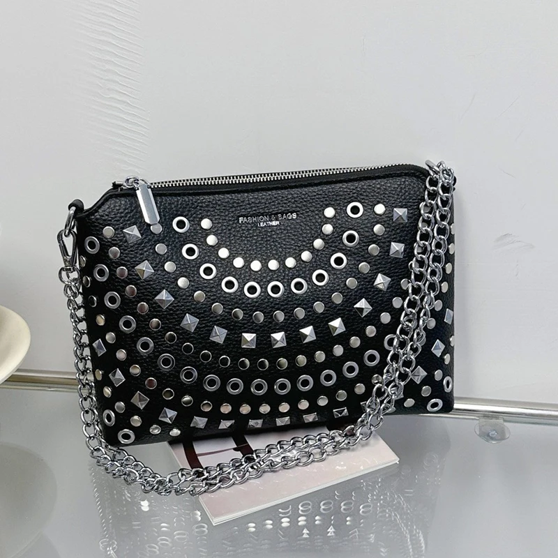 European And American Studded Chain Shoulder Bag Women's Fashion Cool Street Style Crossbody Bag Large Capacity Commuter Handbag
European And American Studded Chain Shoulder Bag Women's Fashion Cool Street Style Crossbody Bag Large Capacity Commuter Handbag