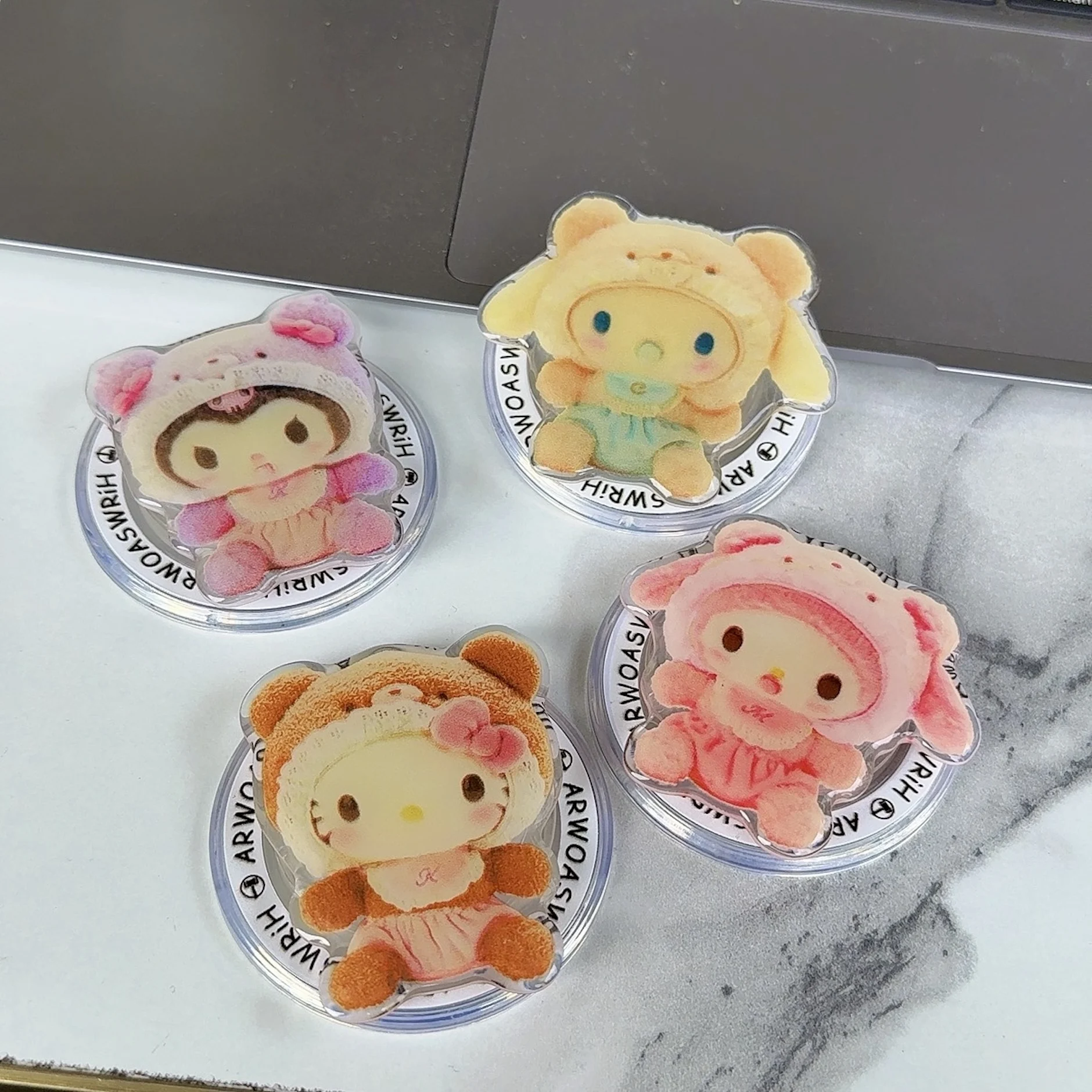 Чехол на голову медведя для Hello Kitty Kuromi Melody Pom Pom Purin, креативный кронштейн для смартфона, практичный магнитный держатель для мобильного телефона
Чехол на голову медведя для Hello Kitty Kuromi Melody Pom Pom Purin, креативный кронштейн для смартфона, практичный магнитный держатель для мобильного телефона