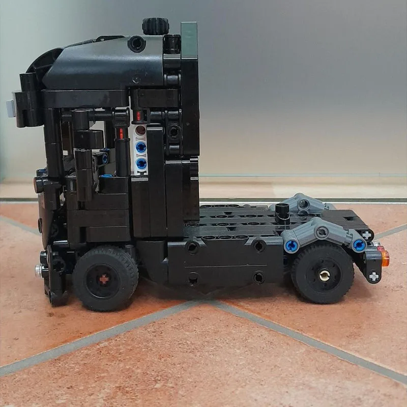 MOC-188639 New Classic Freight Flat-nose Semi-trailer Truck Building Block Model 479 Parts MOC Boys Children's Birthday Toy Gift
MOC-188639 New Classic Freight Flat-nose Semi-trailer Truck Building Block Model 479 Parts MOC Boys Children's Birthday Toy Gift