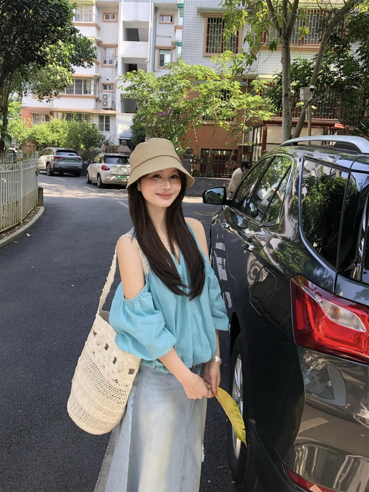Sweet White Lake Blue V-neck Women's Shirt Summer 2026 New Bubble Sleeve Casual Fashion Flower Bud Top Trendy Korean Style
Sweet White Lake Blue V-neck Women's Shirt Summer 2026 New Bubble Sleeve Casual Fashion Flower Bud Top Trendy Korean Style