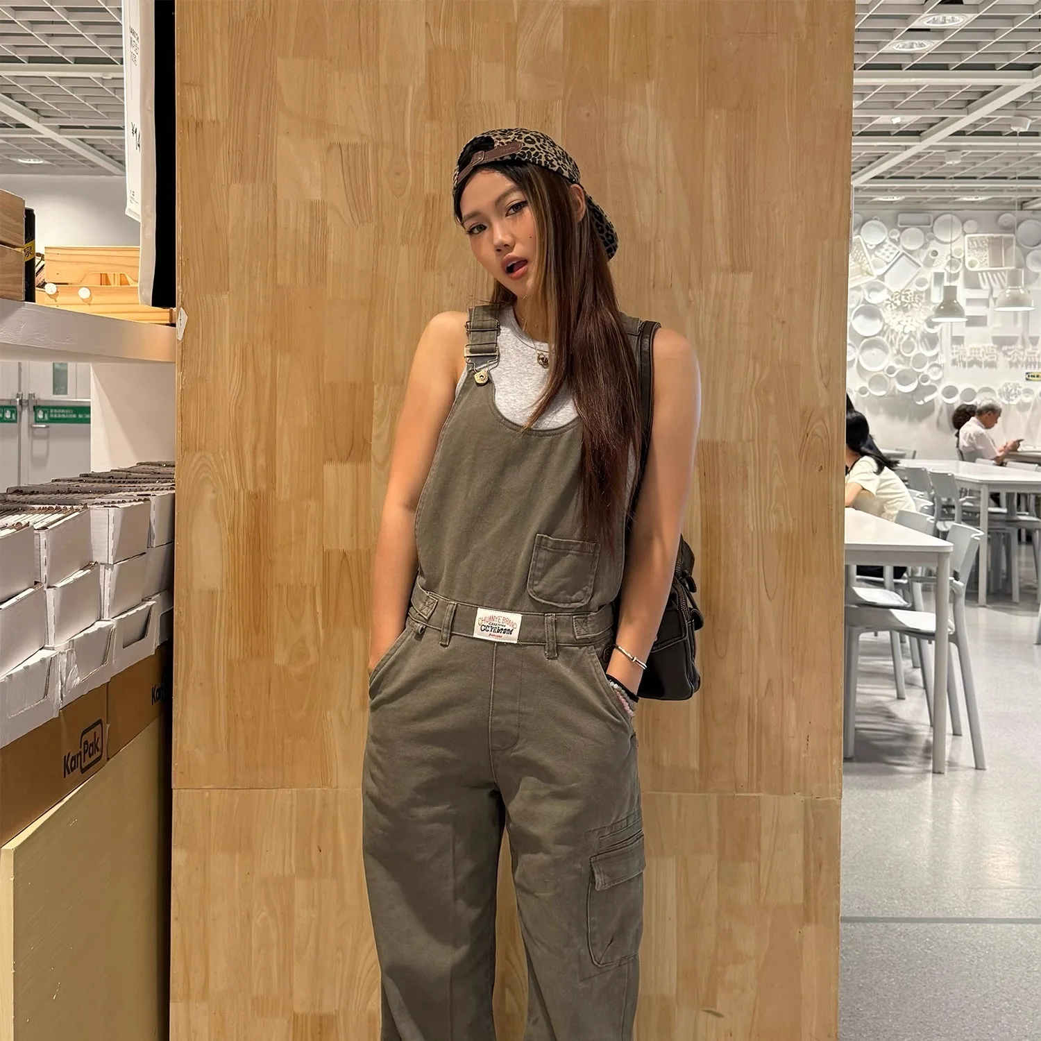 Retro American Workwear Style Cuffed Casual Cotton Trousers High Waist Wide Leg Pants Unisex Washed Denim Trendy Long Trousers
Retro American Workwear Style Cuffed Casual Cotton Trousers High Waist Wide Leg Pants Unisex Washed Denim Trendy Long Trousers
