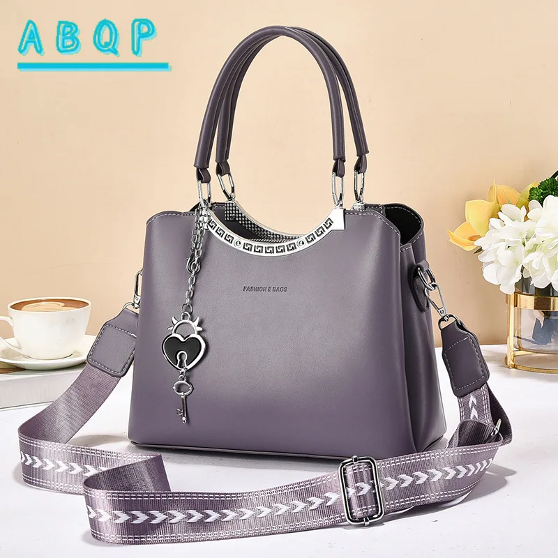 Shoulder Bag Women's New Fashion Versatile High-end Sense Multi-layer Large Capacity Versatile Handbag Solid Color PU Material
Shoulder Bag Women's New Fashion Versatile High-end Sense Multi-layer Large Capacity Versatile Handbag Solid Color PU Material