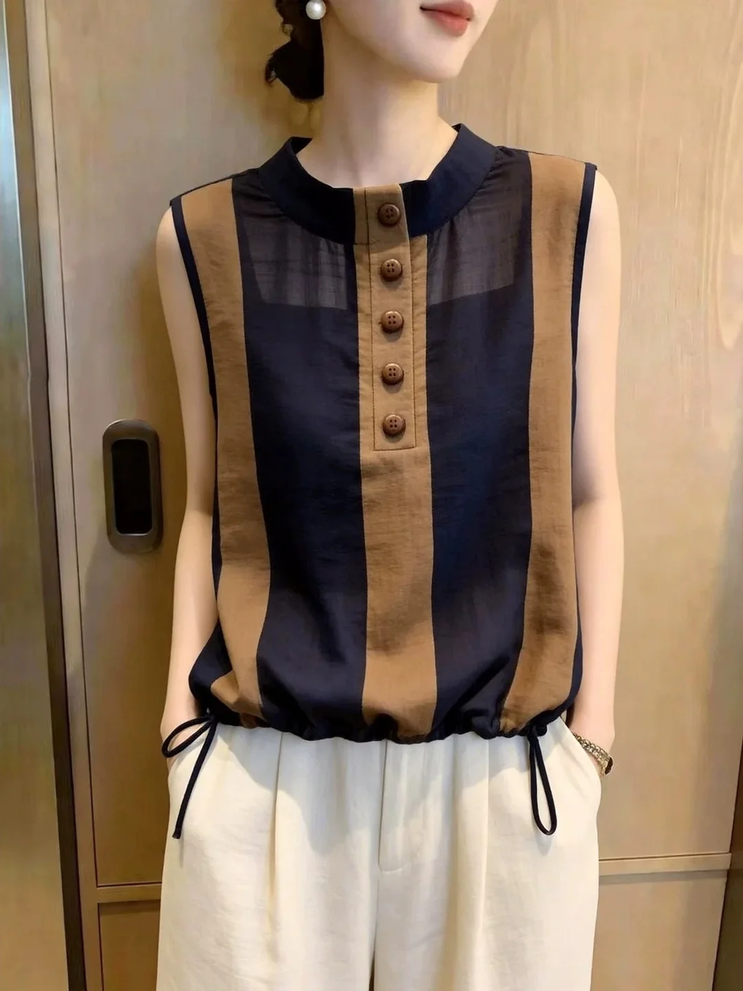 Summer Slim Fit Stripe Design Sleeveless Vest Women's Fashionable Lightweight Retro Top Waist Cinched Casual Wear
Summer Slim Fit Stripe Design Sleeveless Vest Women's Fashionable Lightweight Retro Top Waist Cinched Casual Wear