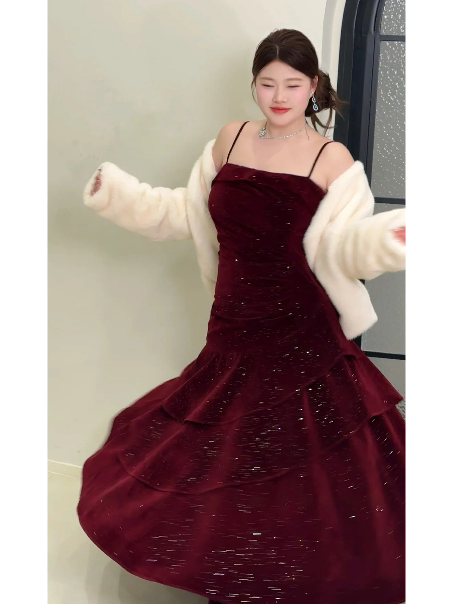 Красное бархатное платье большого размера для женщин: зимнее, для свадьбы, ужина, новогодней вечеринки, с длинным рукавом, завышенной талией, во французском стиле
Красное бархатное платье большого размера для женщин: зимнее, для свадьбы, ужина, новогодней вечеринки, с длинным рукавом, завышенной талией, во французском стиле