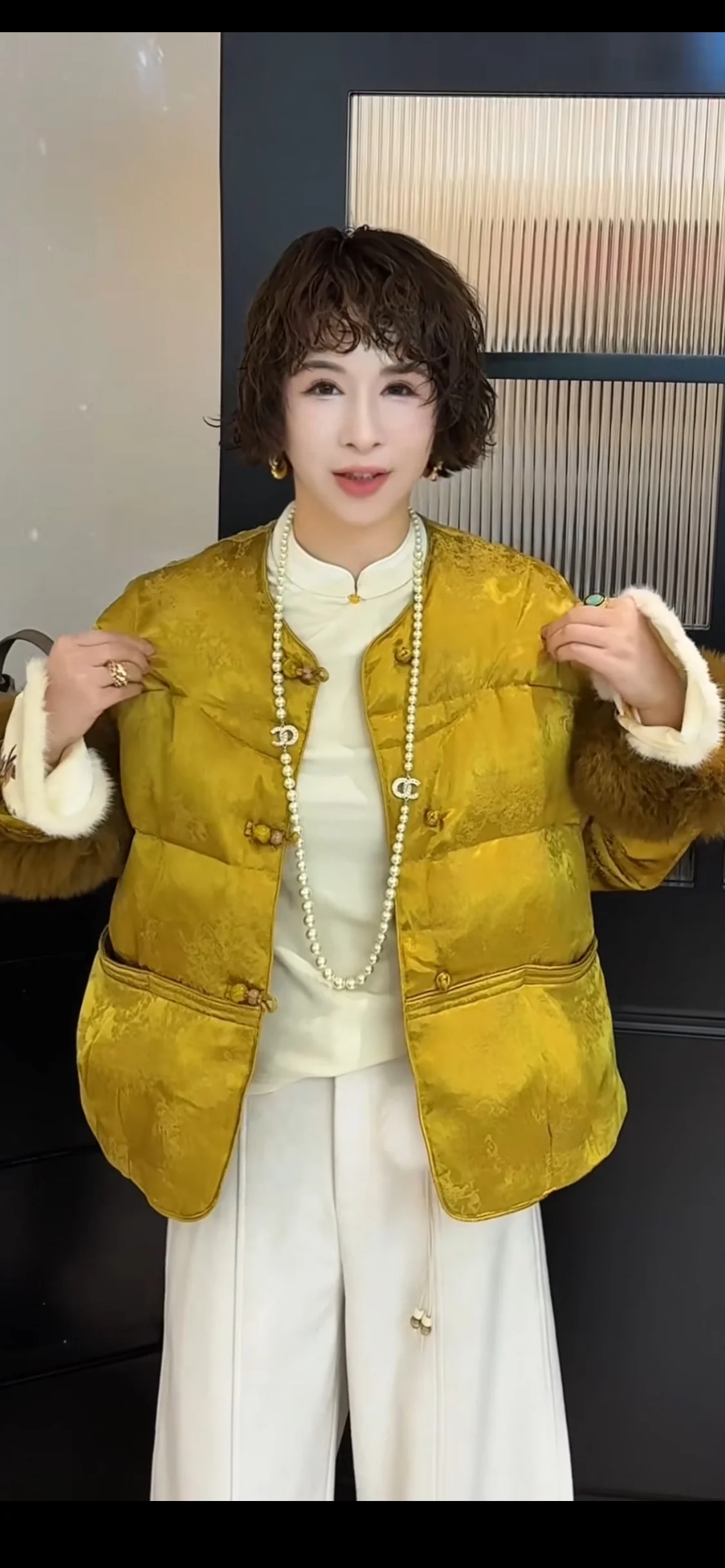 Зимняя утепленная повседневная женская куртка свободного кроя однотонного цвета, новинка 2025 года, универсальный дизайн, европейский товар
Зимняя утепленная повседневная женская куртка свободного кроя однотонного цвета, новинка 2025 года, универсальный дизайн, европейский товар