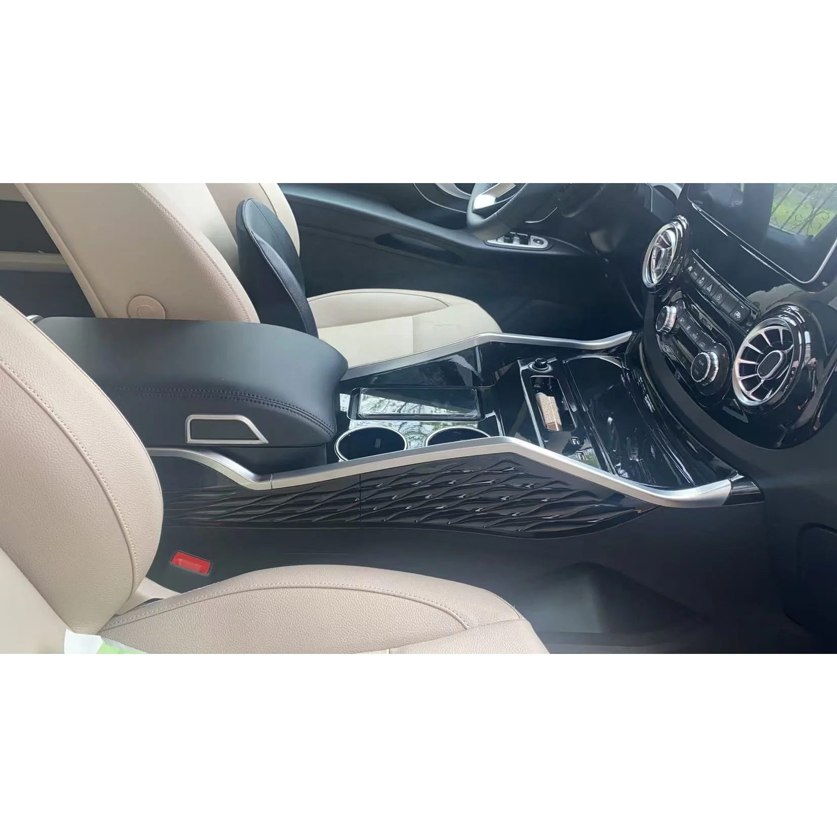 Large Storage Space Handheld Box with Compressor Refrigerator Central Console for Mercedes Benz Vito Vclass W447 V250 V300 Mpv
Large Storage Space Handheld Box with Compressor Refrigerator Central Console for Mercedes Benz Vito Vclass W447 V250 V300 Mpv