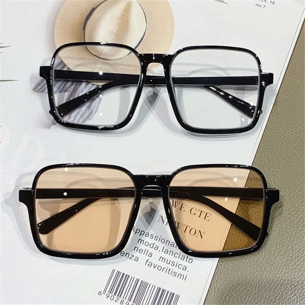 Classic Vintage Square Sunglasses Women Oversized Sunglasses Men Retro Black Luxury Sun Glasses Goggle UV400
Classic Vintage Square Sunglasses Women Oversized Sunglasses Men Retro Black Luxury Sun Glasses Goggle UV400