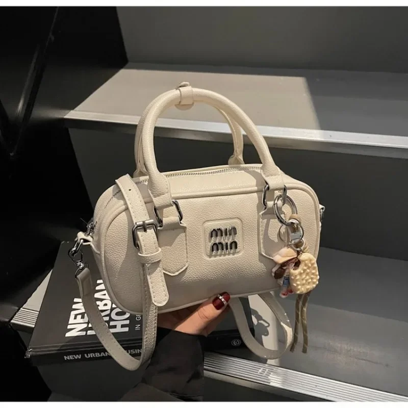 Designer Stylish Luxury Leather Diaper Bag For Women Elegant Minimalist Large Capacity Vintage Commuter Tote Bag Classic Fashion
Designer Stylish Luxury Leather Diaper Bag For Women Elegant Minimalist Large Capacity Vintage Commuter Tote Bag Classic Fashion