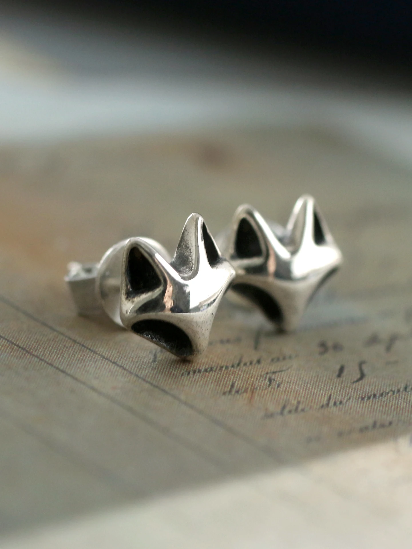 Vintage 925 Sterling Silver Earrings Trendy Triangular Shape Fashionable Allergic Free Waterproof Earrings
Vintage 925 Sterling Silver Earrings Trendy Triangular Shape Fashionable Allergic Free Waterproof Earrings