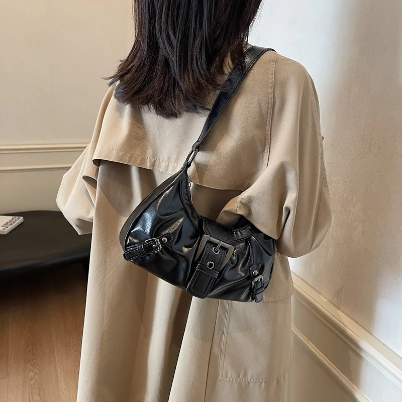 New Single Shoulder Tote Bag with American Retro Commuting Style, Vintage Style, Underarm Motorcycle Bag, Female
New Single Shoulder Tote Bag with American Retro Commuting Style, Vintage Style, Underarm Motorcycle Bag, Female