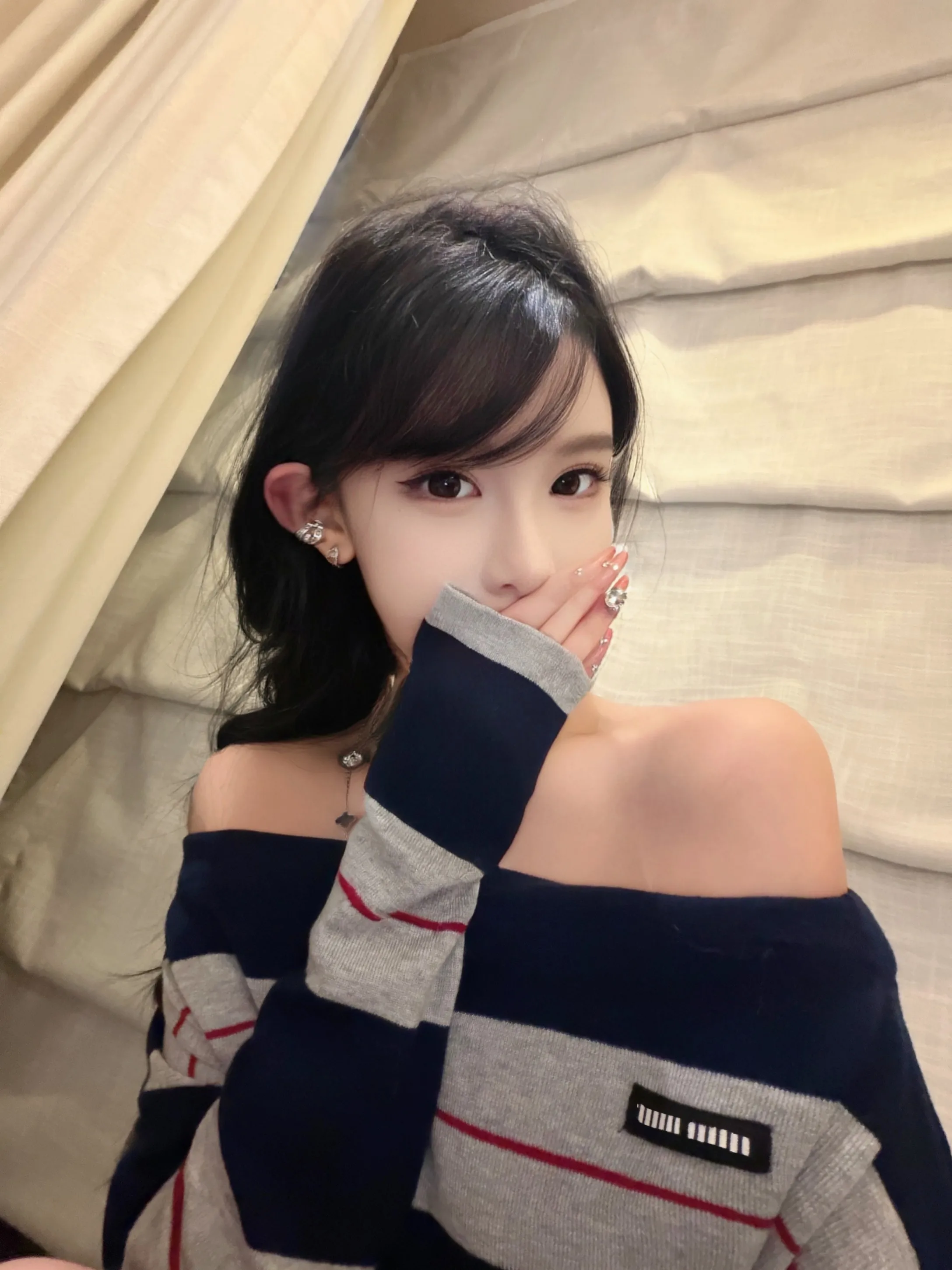 Chen nduo Age-Defng Preppy Sle Осенне-зимний трикотажный топ на одно плечо в полоску, очень легко сочетается, женская внутренняя одежда
Chen nduo Age-Defng Preppy Sle Осенне-зимний трикотажный топ на одно плечо в полоску, очень легко сочетается, женская внутренняя одежда