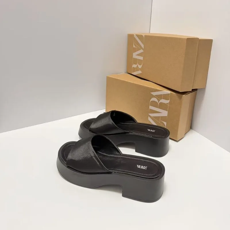 Summer Thick-soled Women's Slippers Fashion Platform Casual Woman's Slippers Breathable Comfortabl Women's Shoes Sandalias Mujer
Summer Thick-soled Women's Slippers Fashion Platform Casual Woman's Slippers Breathable Comfortabl Women's Shoes Sandalias Mujer