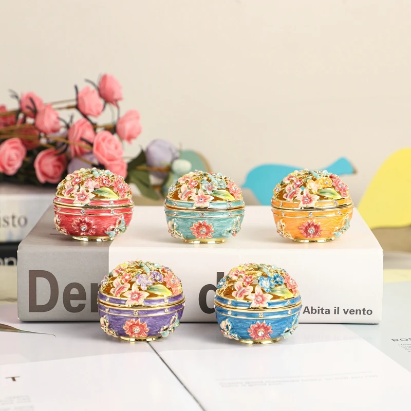 SHINNYGIFTS Butterfly Flower Enamel Trinket Box Hand Painted Hinged Jewelry Box for Mini Ring Earrings Wedding Return Gifts
SHINNYGIFTS Butterfly Flower Enamel Trinket Box Hand Painted Hinged Jewelry Box for Mini Ring Earrings Wedding Return Gifts