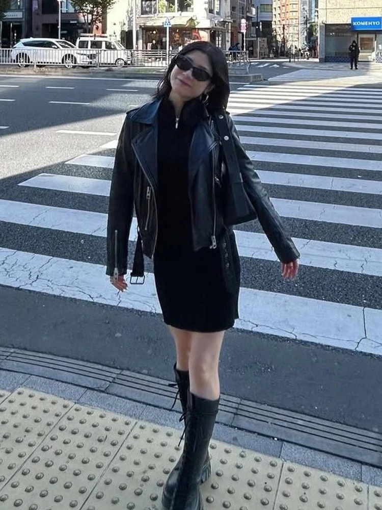 Women's Vintage Solid Glossy Short Leather Jacket Trendy Lapel Full Sleeves Zipper Belted Cropped Coat 2026 Streetwear Outfit
Women's Vintage Solid Glossy Short Leather Jacket Trendy Lapel Full Sleeves Zipper Belted Cropped Coat 2026 Streetwear Outfit