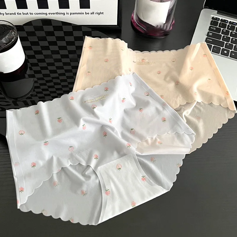 1Pc Lovely Strawberry Printed Ice Silk Briefs Women's Panties Summer Thin Breathable Underpants Mid Waist Seamless Underwear
1Pc Lovely Strawberry Printed Ice Silk Briefs Women's Panties Summer Thin Breathable Underpants Mid Waist Seamless Underwear