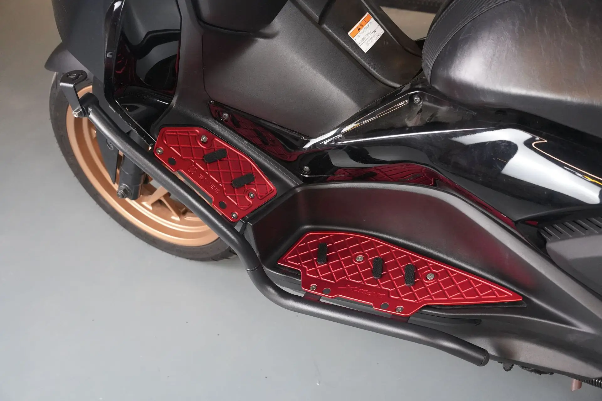 For 17-24 Motorcycle Yamaha Accessories Xmax300 Modified Guard Foot Pedal Bar Carbon Steel Bumper
For 17-24 Motorcycle Yamaha Accessories Xmax300 Modified Guard Foot Pedal Bar Carbon Steel Bumper