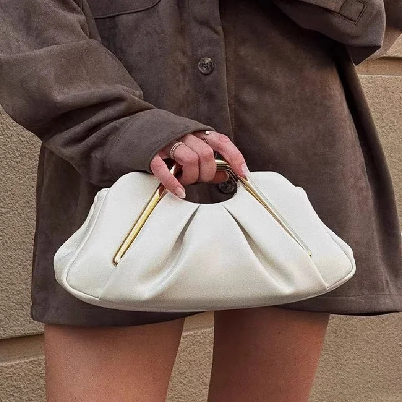 New Cloud Pleated Bag High-end Banquet Storage Bag Leather Shoulder And Crossbody Bag With Chain
New Cloud Pleated Bag High-end Banquet Storage Bag Leather Shoulder And Crossbody Bag With Chain