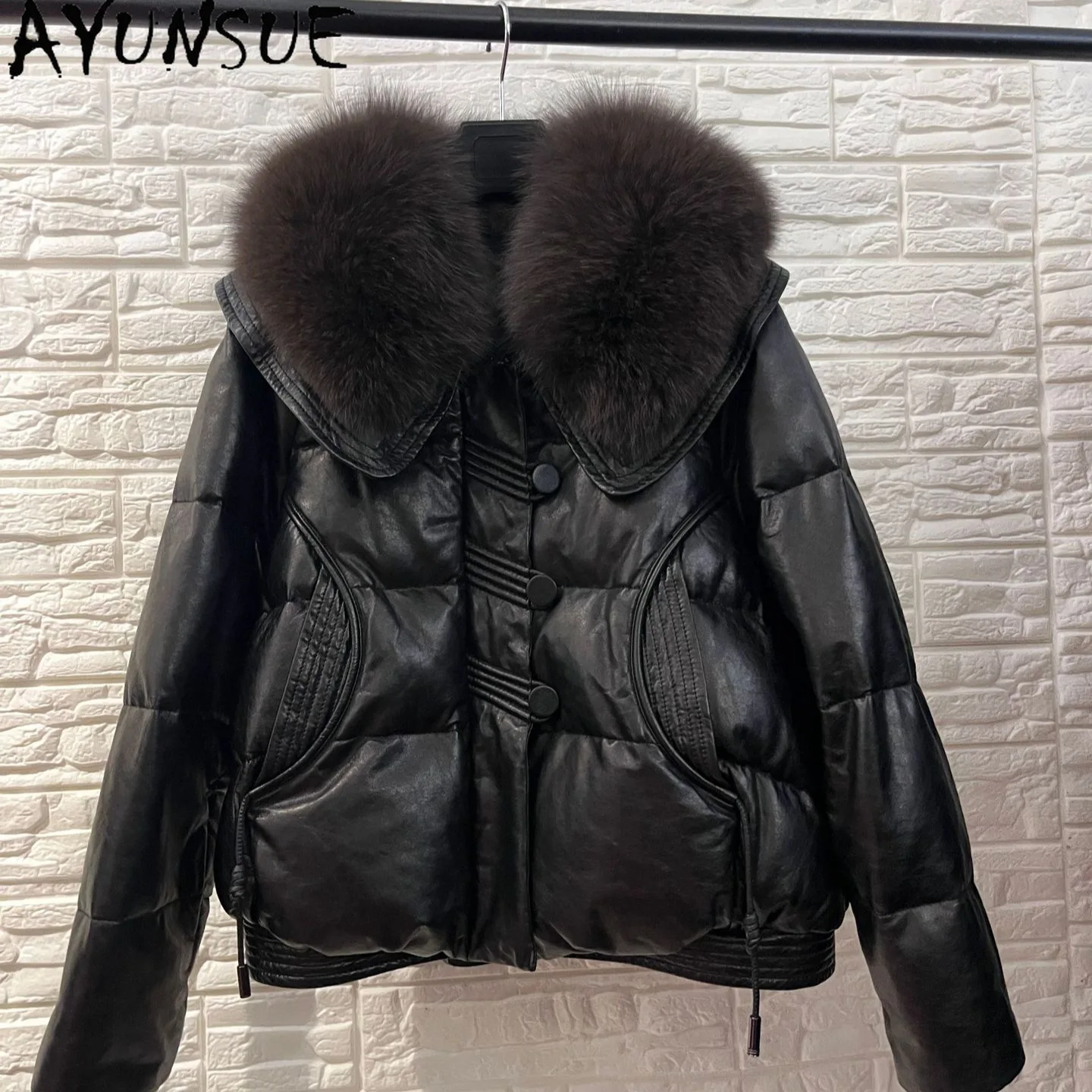 AYUNSUE Genuine Leather Sheepskin Jacket Women Winter Clothes 2026 Fashion Down Coats Woman Warm Fox Fur Collar Casaco Feminino
AYUNSUE Genuine Leather Sheepskin Jacket Women Winter Clothes 2026 Fashion Down Coats Woman Warm Fox Fur Collar Casaco Feminino