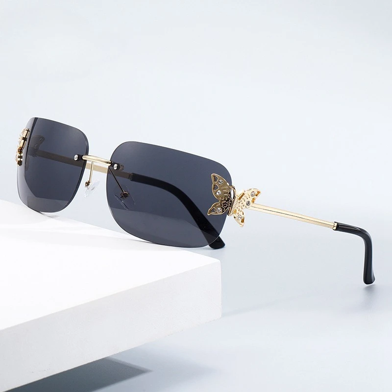 2026 New Rimless Rectangular Butterfly Sunglasses Retro Metal Frame Women’s Street Style Diamond-Encrusted UV400 Shades Eyewear
2026 New Rimless Rectangular Butterfly Sunglasses Retro Metal Frame Women’s Street Style Diamond-Encrusted UV400 Shades Eyewear
