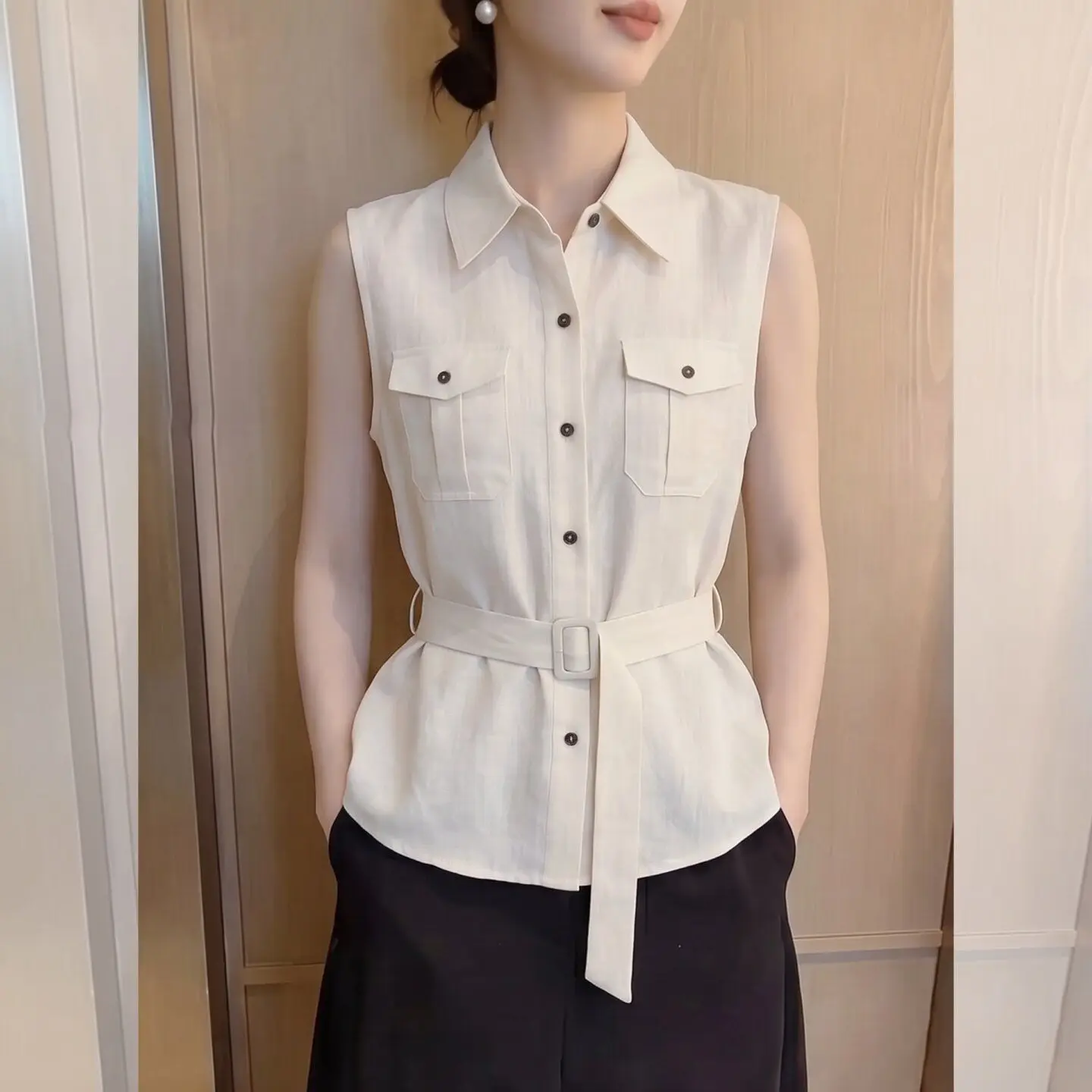 Summer Women's Slim Fit Shirt Large Size White Sleeveless Collar Single Button Waist Cinched Versatile Loose Style
Summer Women's Slim Fit Shirt Large Size White Sleeveless Collar Single Button Waist Cinched Versatile Loose Style