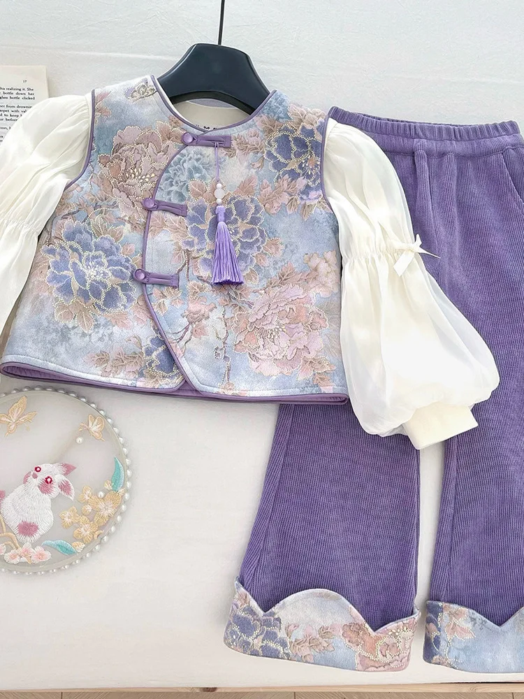 Girls' Traditional Chinese Style Three-Piece Set Spring Autumn Fashionable Vest Base Shirt Micro Flared Pants Trendy Ensemble
Girls' Traditional Chinese Style Three-Piece Set Spring Autumn Fashionable Vest Base Shirt Micro Flared Pants Trendy Ensemble