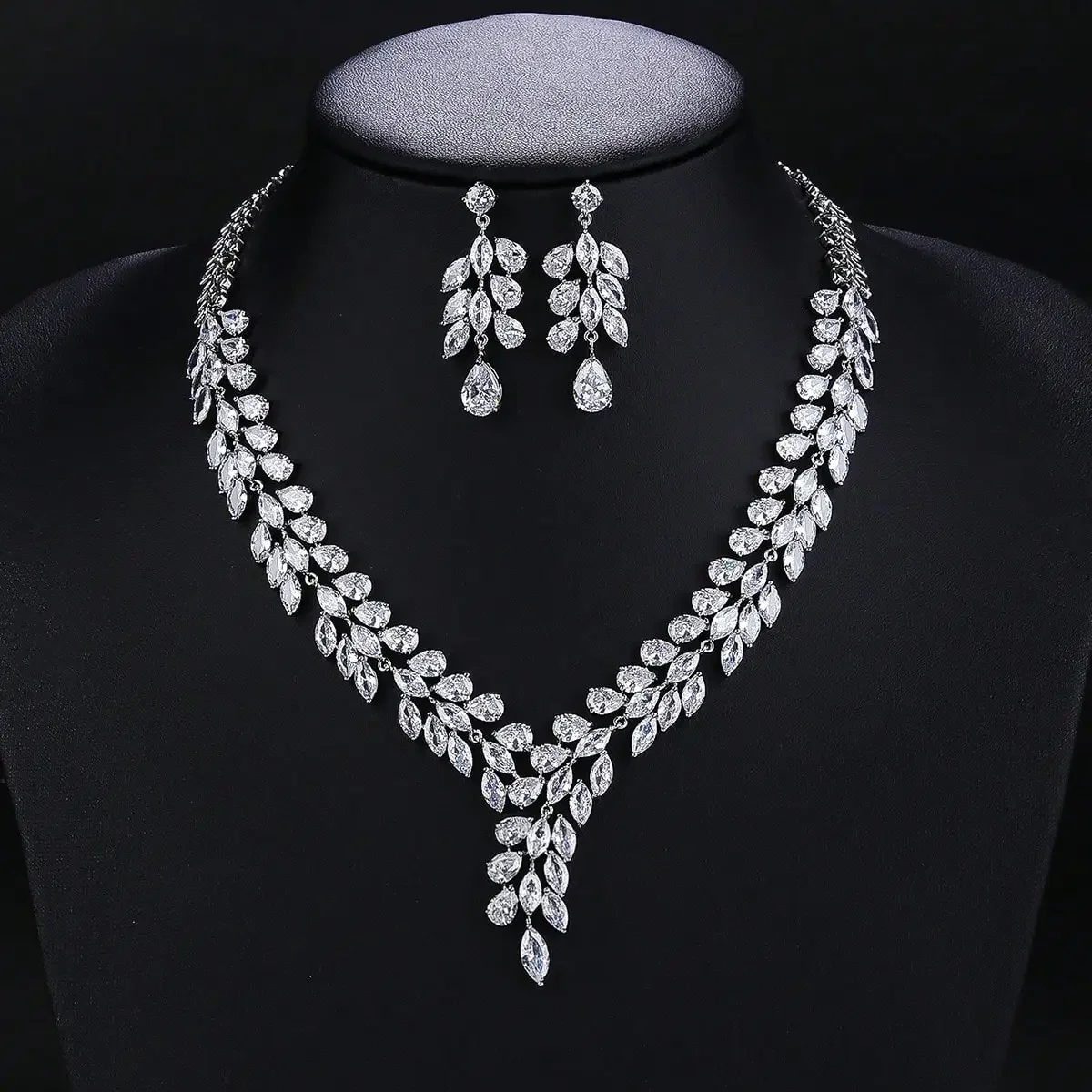 Luxury Bridal Jewelry Set Gorgeous Water Drop Cubic Zirconia Ladies Party Wedding Necklace And Earrings Set CN10363
Luxury Bridal Jewelry Set Gorgeous Water Drop Cubic Zirconia Ladies Party Wedding Necklace And Earrings Set CN10363