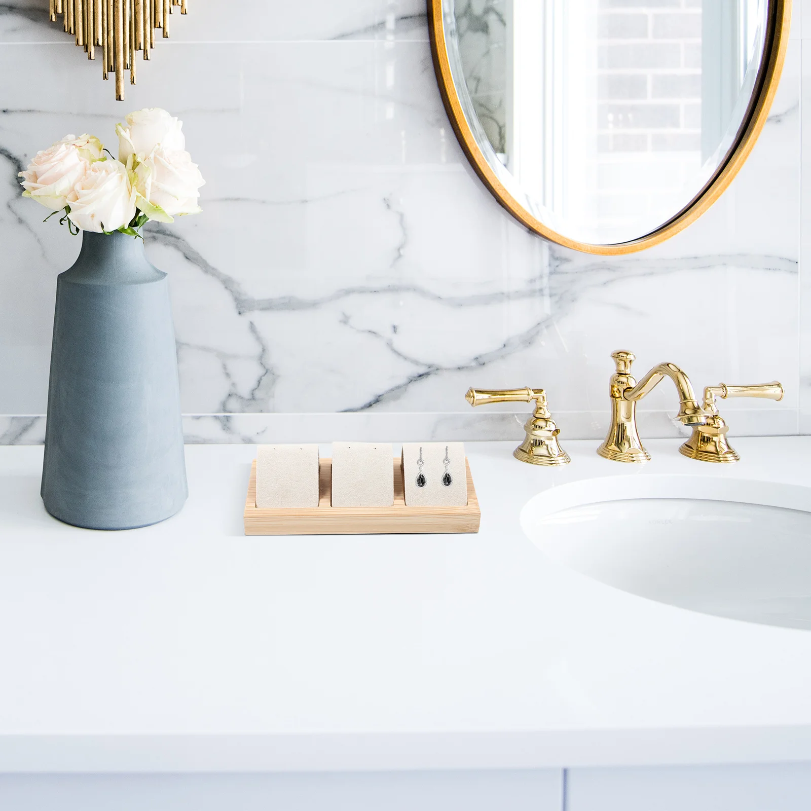 Ear Studs Holder Earring Display Stand Desktop Organizer Stable Small Earring Holder for Vanity Table Jewelry Store Display
Ear Studs Holder Earring Display Stand Desktop Organizer Stable Small Earring Holder for Vanity Table Jewelry Store Display