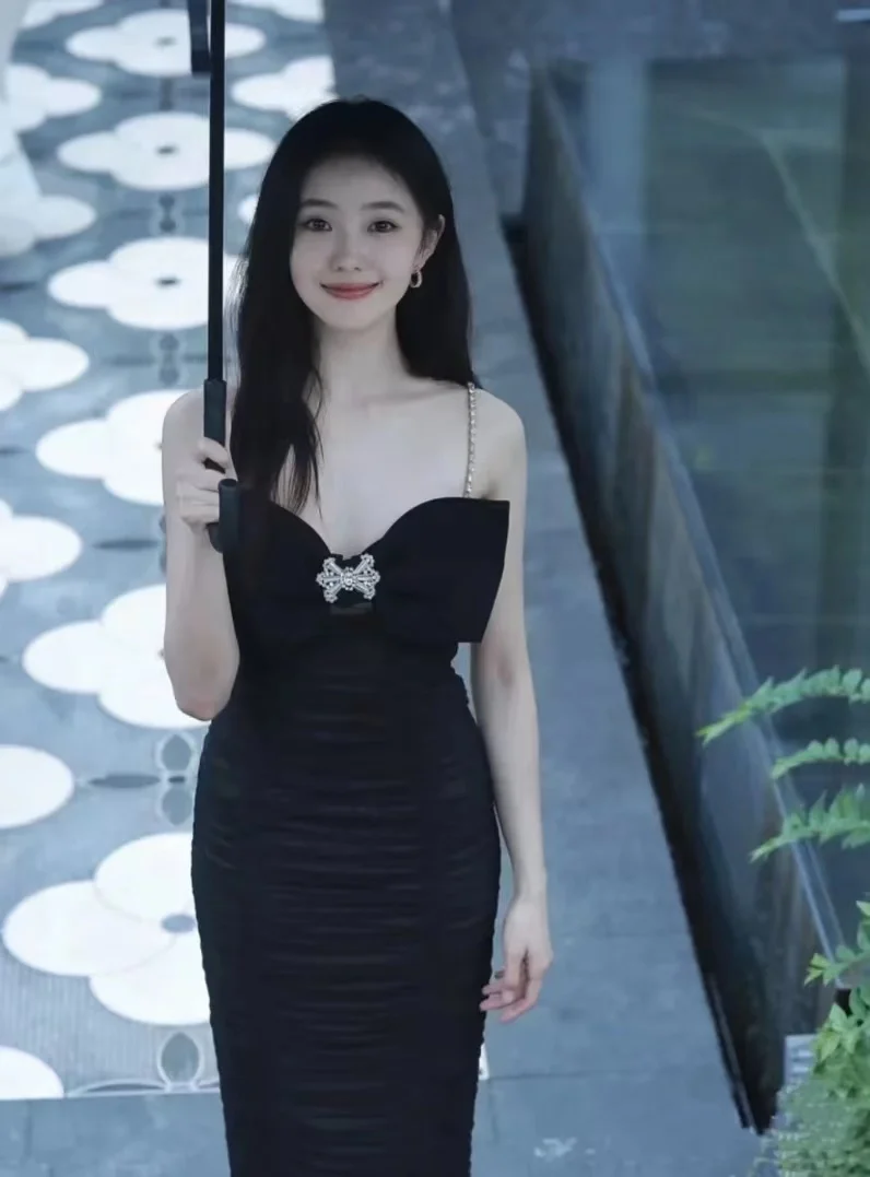 Suspender French Vintage Bodycon Dresses Summer 2023 Patchwork Sexy V-Neck Elegant Fashion Chic Party Vestido
Suspender French Vintage Bodycon Dresses Summer 2023 Patchwork Sexy V-Neck Elegant Fashion Chic Party Vestido