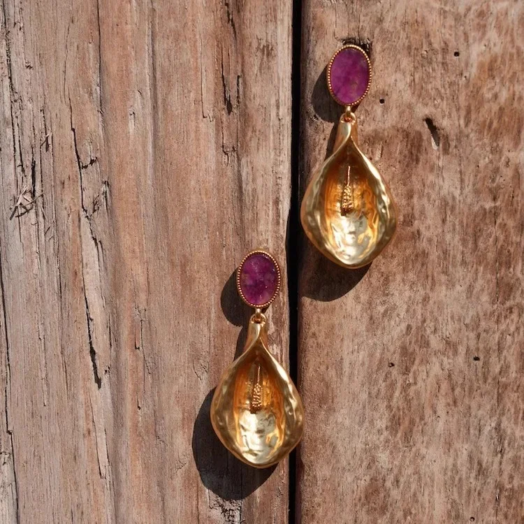 Plum color stone flower leaf pendant premium
Plum color stone flower leaf pendant premium