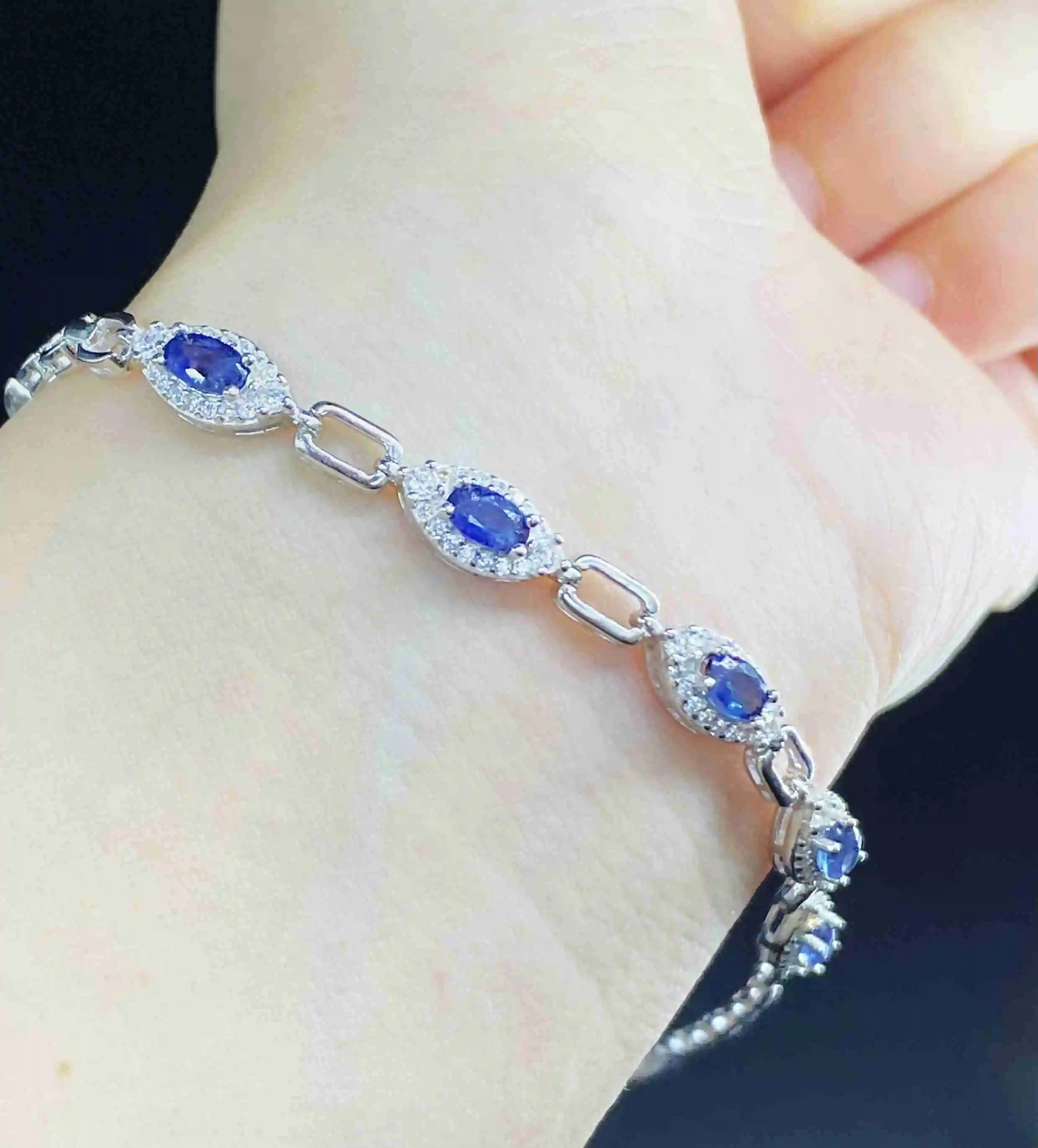 Elegant sapphire bracelet, 925 silver, simple and grand, suitable for wearing in various occasions, the top choice as a gift 
Elegant sapphire bracelet, 925 silver, simple and grand, suitable for wearing in various occasions, the top choice as a gift